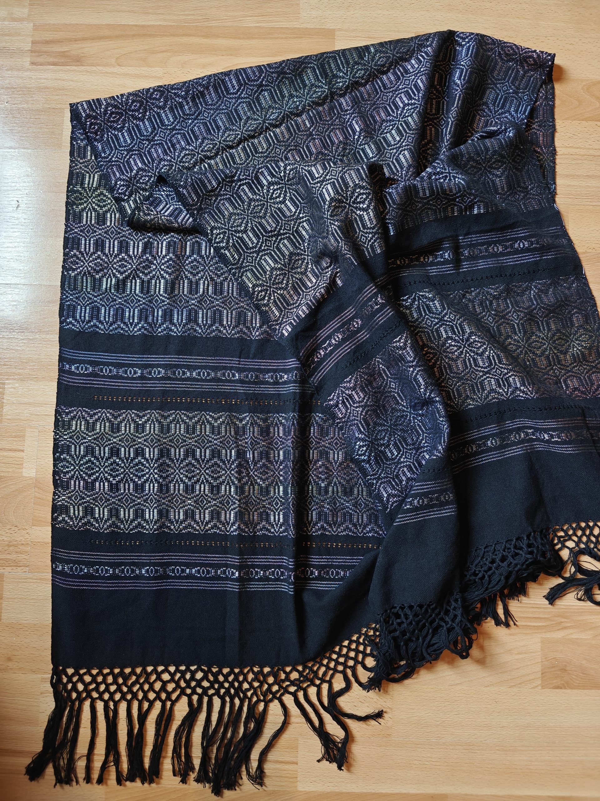 Deluxe Close Weave Rebozos 1.8 meter with multi/rainbow-coloured thread pattern throughout - Image 4