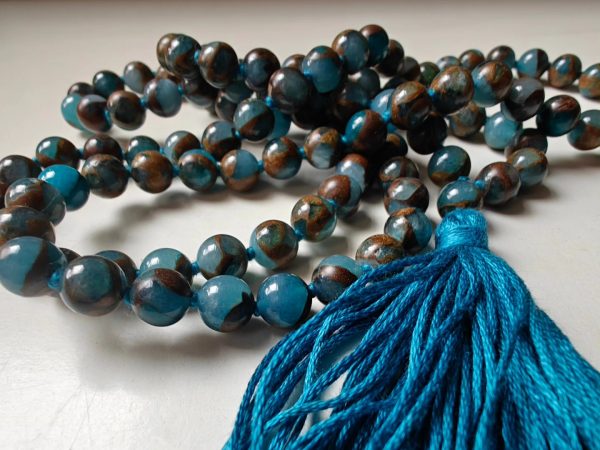 108 bead 8mm Aqua Blue Mosaic Chalcedony Quartz - lower grade - Image 4