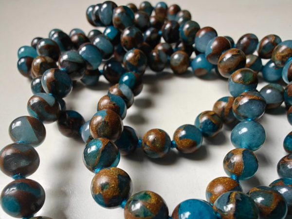108 bead 8mm Aqua Blue Mosaic Chalcedony Quartz - lower grade - Image 5