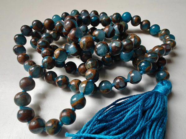 108 bead 8mm Aqua Blue Mosaic Chalcedony Quartz - lower grade - Image 7