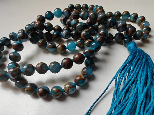 108 bead 8mm Aqua Blue Mosaic Chalcedony Quartz - lower grade - Image 9