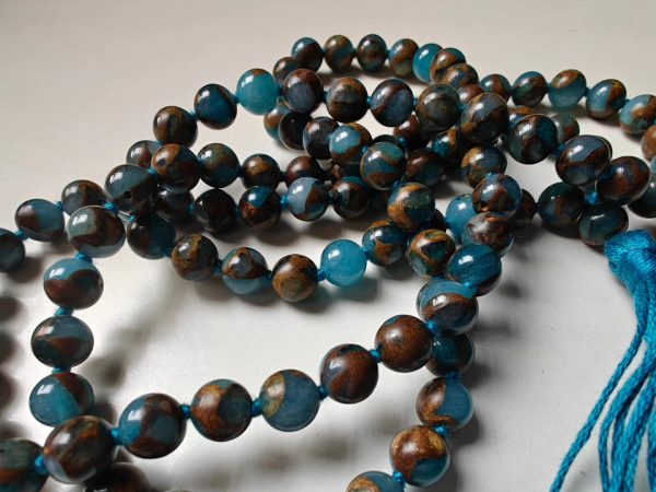 108 bead 8mm Aqua Blue Mosaic Chalcedony Quartz - lower grade - Image 6