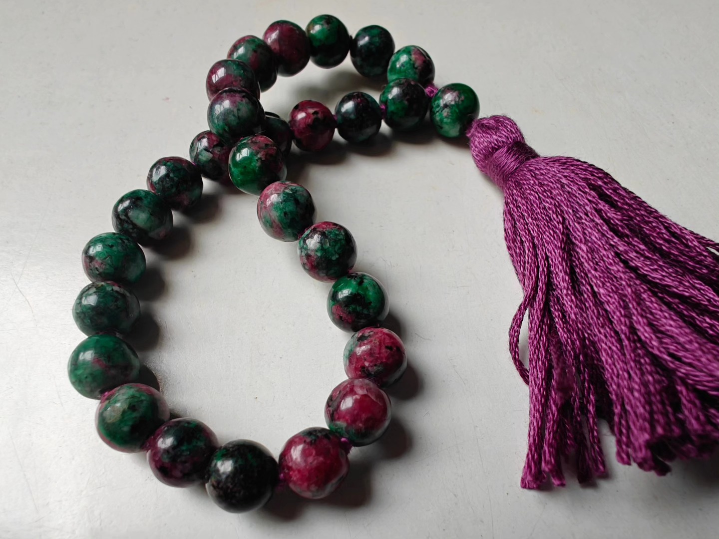 27 bead 8mm Ruby-Zoisite (aka Anyolite) Mala on dark grape coloured thread - Image 4